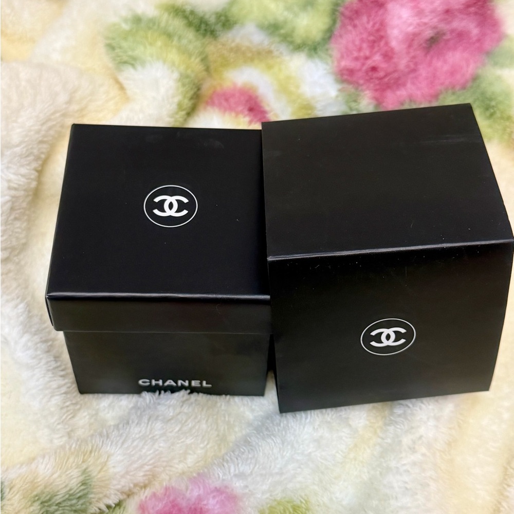 CHANEL No.5 Collectible Snow Globe Holiday Ornament - Picture 4 of 7